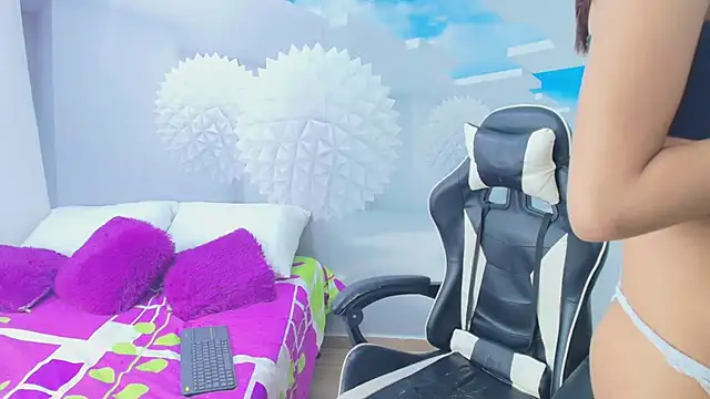 Snapshot of DEMI_LEED chatting on 03/19/25, 12:23 DEMI LEED online show from 03/19/25, 12:23