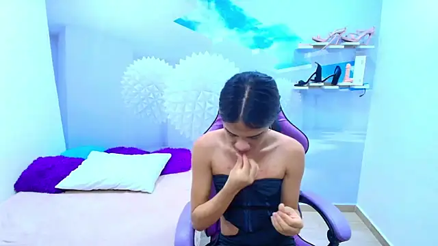 Snapshot of DEMI_LEED chatting on 09/11/25, 11:32 DEMI LEED online show from 09/11/25, 11:32