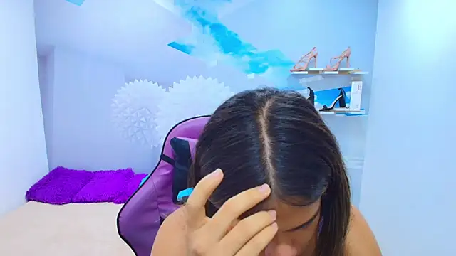 Snapshot of DEMI_LEED chatting on 09/18/25, 01:13 DEMI LEED online show from 09/18/25, 01:13