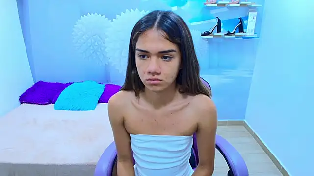 Snapshot of DEMI_LEED chatting on 09/19/25, 12:28 DEMI LEED online show from 09/19/25, 12:28