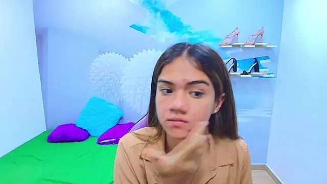 Snapshot of DEMI_LEED chatting on 09/23/25, 12:30 DEMI LEED online show from 09/23/25, 12:30