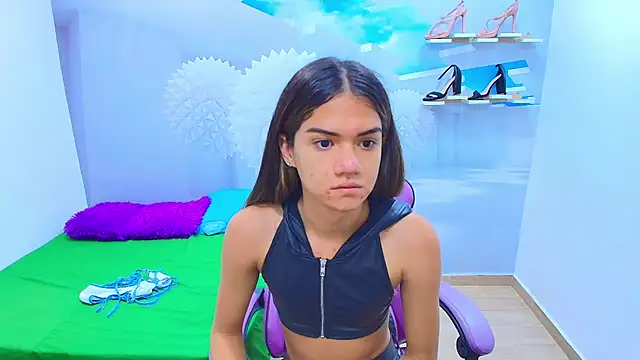 Snapshot of DEMI_LEED chatting on 09/24/25, 11:24 DEMI LEED online show from 09/24/25, 11:24