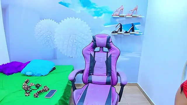 Snapshot of DEMI_LEED chatting on 09/25/25, 12:20 DEMI LEED online show from 09/25/25, 12:20