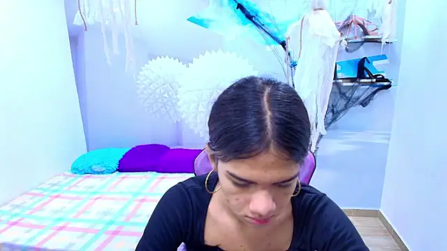 Snapshot of DEMI_LEED chatting on 10/24/25, 11:06 DEMI LEED online show from 10/24/25, 11:06