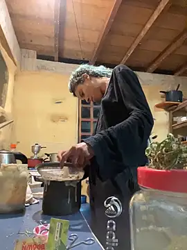 Snapshot of sammoura01 chatting on 09/15/25, 10:10 sammoura01 online show from 09/15/25, 10:10