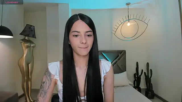 Snapshot of HannahJamesX chatting on 12/05/24, 06:11 HannahJamesX online show from 12/05/24, 06:11