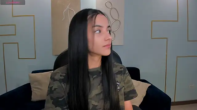 Snapshot of HannahJamesX chatting on 12/17/24, 06:53 HannahJamesX online show from 12/17/24, 06:53