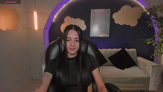 Snapshot of HannahJamesX chatting on 01/08/25, 09:55 HannahJamesX online show from 01/08/25, 09:55