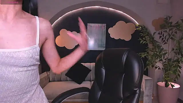 Snapshot of HannahJamesX chatting on 01/11/25, 06:54 HannahJamesX online show from 01/11/25, 06:54