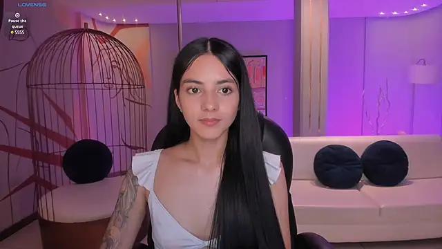 Snapshot of HannahJamesX chatting on 01/13/25, 08:37 HannahJamesX online show from 01/13/25, 08:37