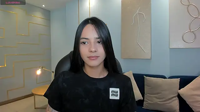 Snapshot of HannahJamesX chatting on 02/04/25, 06:49 HannahJamesX online show from 02/04/25, 06:49