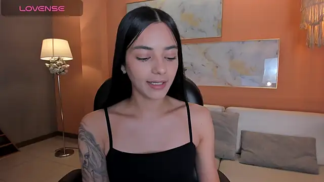 Snapshot of HannahJamesX chatting on 02/17/25, 06:48 HannahJamesX online show from 02/17/25, 06:48