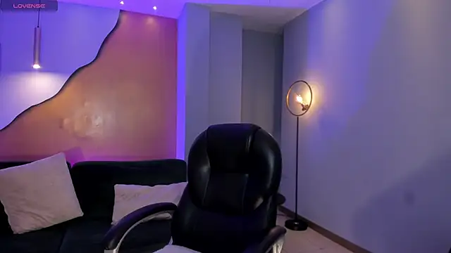 Snapshot of HannahJamesX chatting on 02/20/25, 06:57 HannahJamesX online show from 02/20/25, 06:57