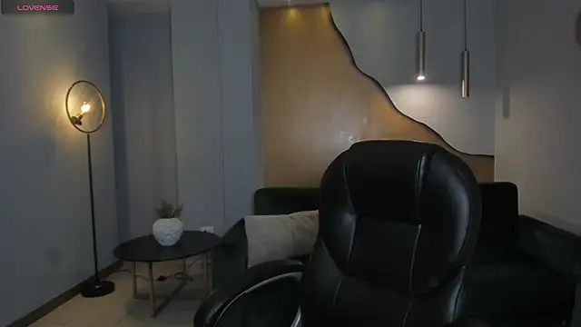 Snapshot of HannahJamesX chatting on 02/23/25, 04:46 HannahJamesX online show from 02/23/25, 04:46