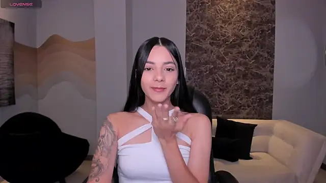 Snapshot of HannahJamesX chatting on 02/25/25, 07:03 HannahJamesX online show from 02/25/25, 07:03