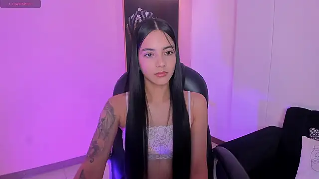 Snapshot of HannahJamesX chatting on 03/02/25, 04:53 HannahJamesX online show from 03/02/25, 04:53