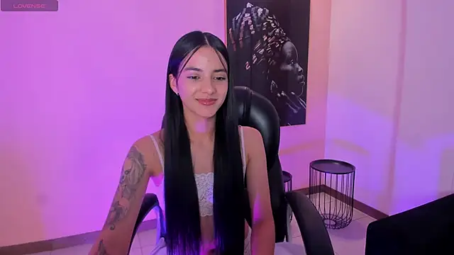 Snapshot of HannahJamesX chatting on 03/02/25, 07:56 HannahJamesX online show from 03/02/25, 07:56