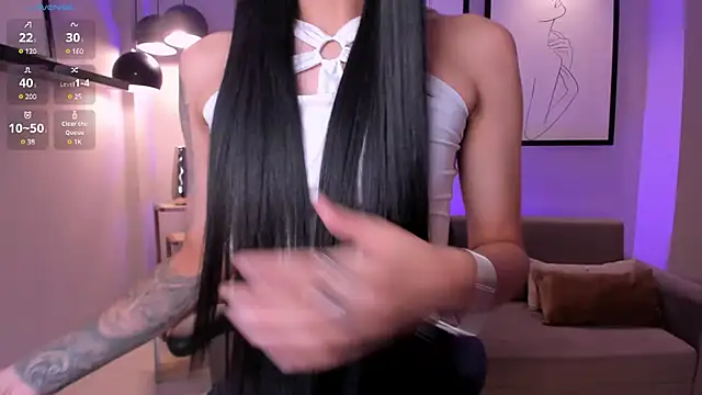 Snapshot of HannahJamesX chatting on 03/03/25, 08:43 HannahJamesX online show from 03/03/25, 08:43