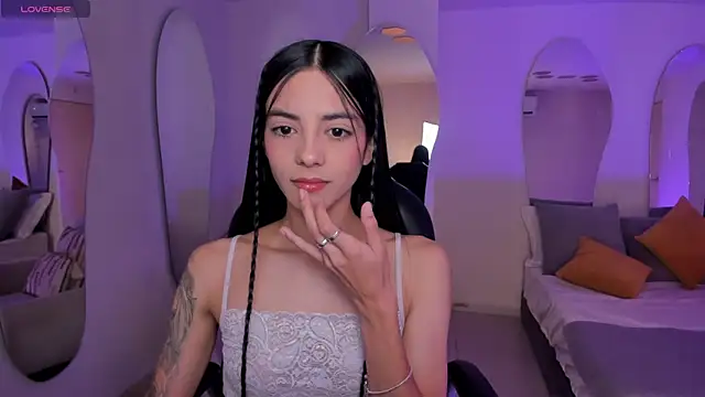 Snapshot of HannahJamesX chatting on 11/01/25, 07:16 HannahJamesX online show from 11/01/25, 07:16