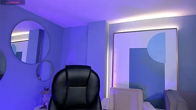 Snapshot of HannahJamesX chatting on 06/19/26, 12:42 HannahJamesX online show from 06/19/26, 12:42
