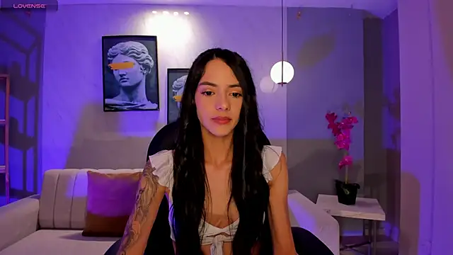 Snapshot of HannahJamesX chatting on 07/10/26, 12:19 HannahJamesX online show from 07/10/26, 12:19