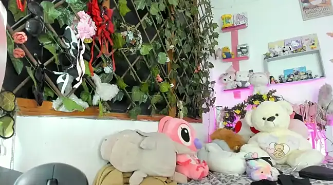 LunaDeCristall online show from 02/11/25, 04:44