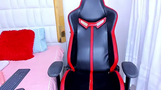 Snapshot of MadelineJackson chatting on 03/08/25, 03:17 MadelineJackson online show from 03/08/25, 03:17