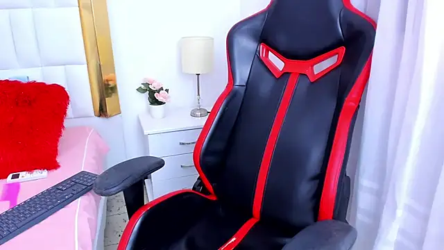 Snapshot of MadelineJackson chatting on 03/15/25, 04:35 MadelineJackson online show from 03/15/25, 04:35