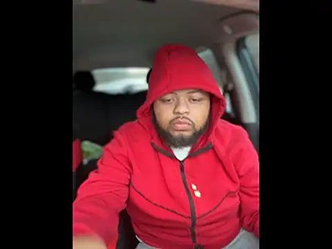 Snapshot of papijusto chatting on 12/14/25, 01:05 papijusto online show from 12/14/25, 01:05