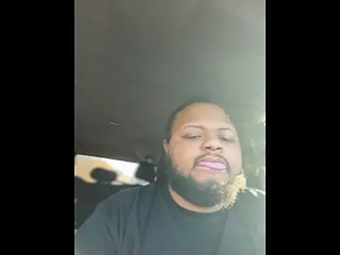 Snapshot of papijusto chatting on 12/20/25, 02:35 papijusto online show from 12/20/25, 02:35