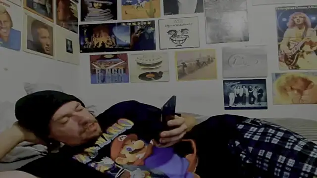 Snapshot of cloudyystar666 chatting on 11/28/25, 06:05 cloudyystar666 online show from 11/28/25, 06:05