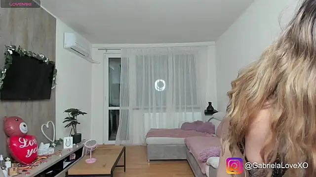 Snapshot of GabrielaLove_ chatting on 03/05/25, 08:10 GabrielaLove  online show from 03/05/25, 08:10