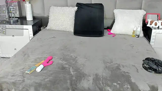 OliviaBurning online show from 03/04/25, 07:22