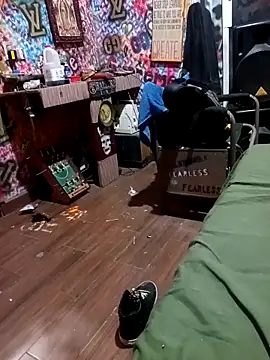 Snapshot of Hucharlyboym chatting on 10/30/25, 02:57 Hucharlyboym online show from 10/30/25, 02:57