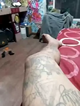 Snapshot of Hucharlyboym chatting on 04/15/26, 11:17 Hucharlyboym online show from 04/15/26, 11:17