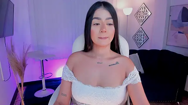 Snapshot of amelie_jhons chatting on 01/15/25, 10:57 amelie jhons online show from 01/15/25, 10:57