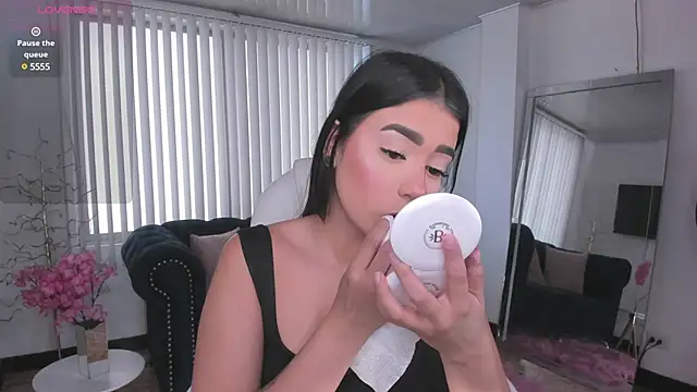 Snapshot of amelie_jhons chatting on 03/01/25, 08:31 amelie jhons online show from 03/01/25, 08:31