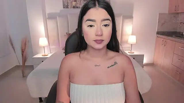 Snapshot of amelie_jhons chatting on 10/04/25, 07:23 amelie jhons online show from 10/04/25, 07:23