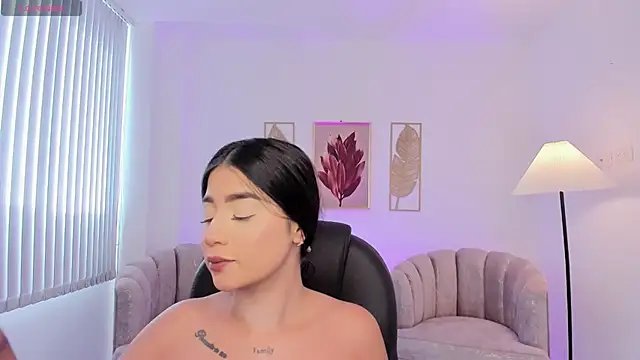 Snapshot of amelie_jhons chatting on 10/17/25, 08:22 amelie jhons online show from 10/17/25, 08:22