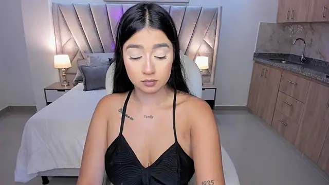 Snapshot of amelie_jhons chatting on 10/18/25, 08:42 amelie jhons online show from 10/18/25, 08:42