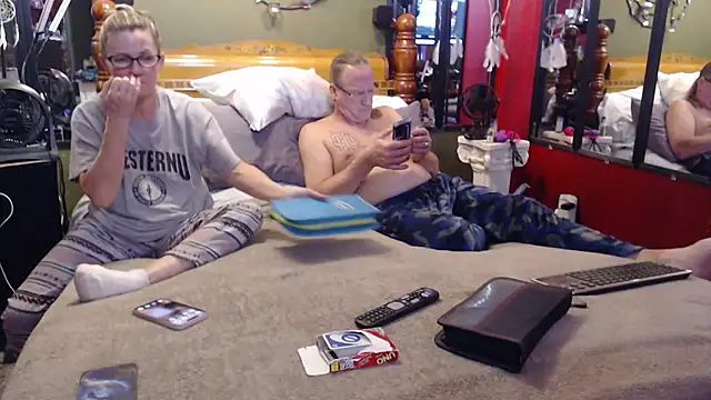 Snapshot of smallandyummy chatting on 11/30/25, 07:45 smallandyummy online show from 11/30/25, 07:45