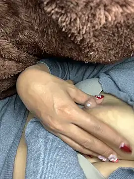 Snapshot of Zeni_fer chatting on 12/19/24, 12:45 Zeni fer online show from 12/19/24, 12:45