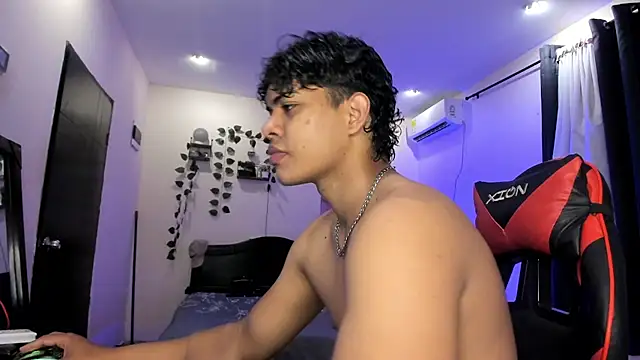 Snapshot of johan_beley_ chatting on 04/08/26, 02:39 johan beley online show from 04/08/26, 02:39