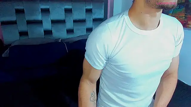 Snapshot of Piggy_Eddy chatting on 01/24/25, 12:52 Piggy Eddy online show from 01/24/25, 12:52