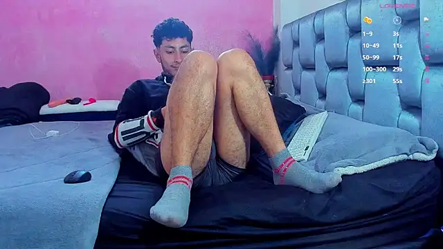 Snapshot of Piggy_Eddy chatting on 03/05/25, 12:44 Piggy Eddy online show from 03/05/25, 12:44