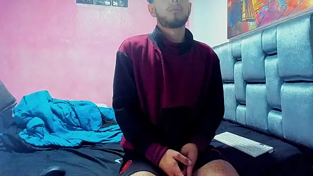 Snapshot of Piggy_Eddy chatting on 03/20/25, 02:19 Piggy Eddy online show from 03/20/25, 02:19