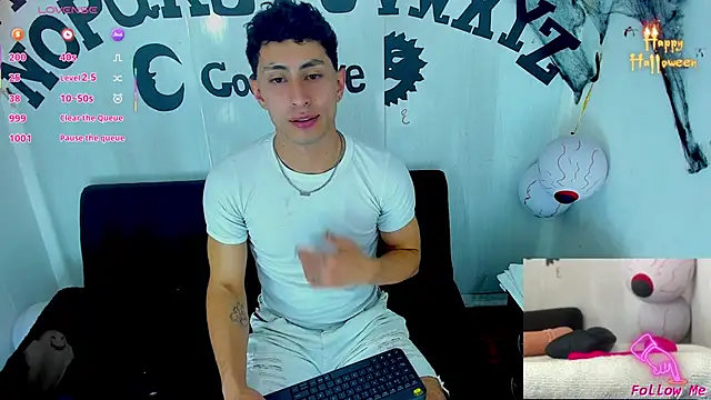 Snapshot of Piggy_Eddy chatting on 10/31/25, 07:26 Piggy Eddy online show from 10/31/25, 07:26