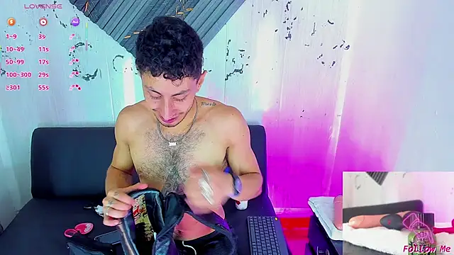 Snapshot of Piggy_Eddy chatting on 11/24/25, 08:41 Piggy Eddy online show from 11/24/25, 08:41