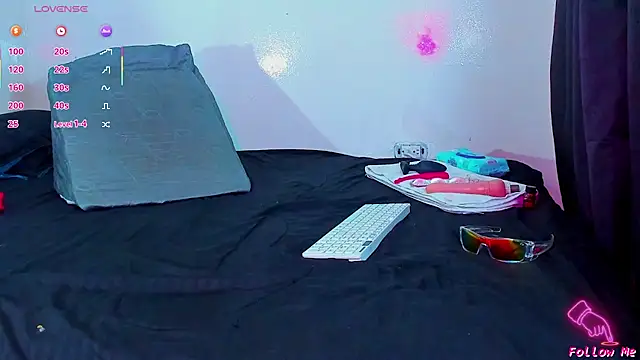 Piggy Eddy online show from 01/12/26, 02:17