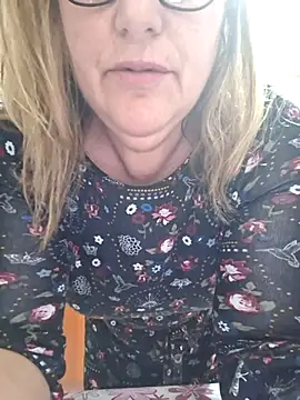 Snapshot of Mara-24 chatting on 03/16/25, 10:42 Mara-24 online show from 03/16/25, 10:42